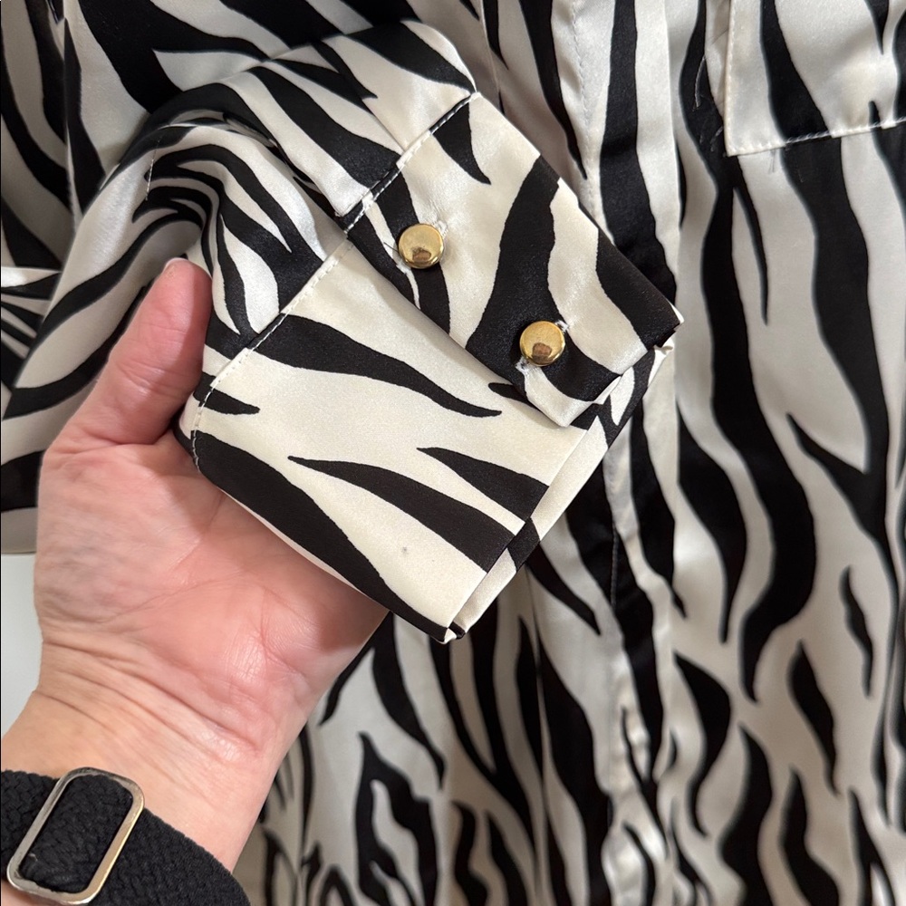 Timing satin zebra blouse - Picture 4 of 4